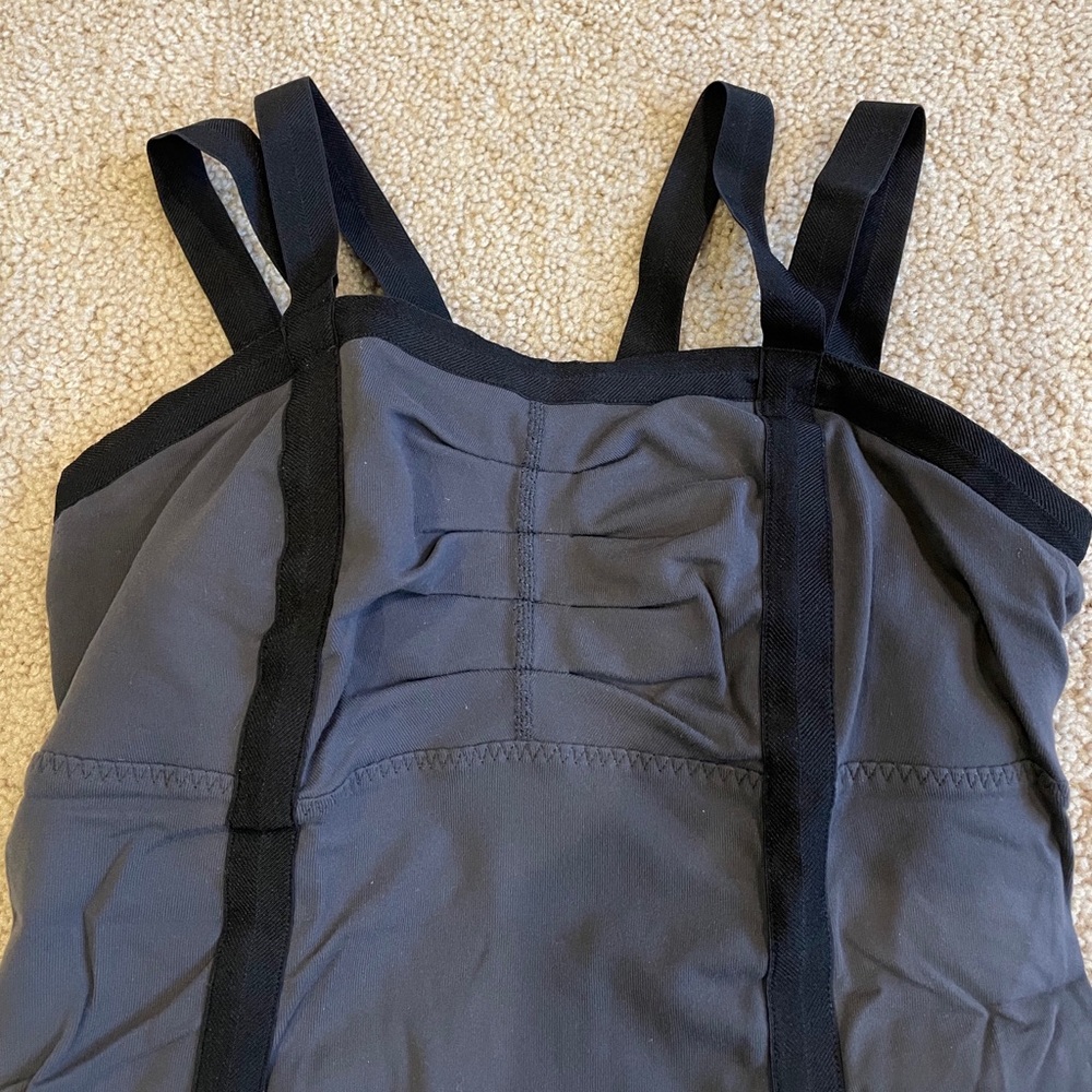 Lululemon women’s tank size 8